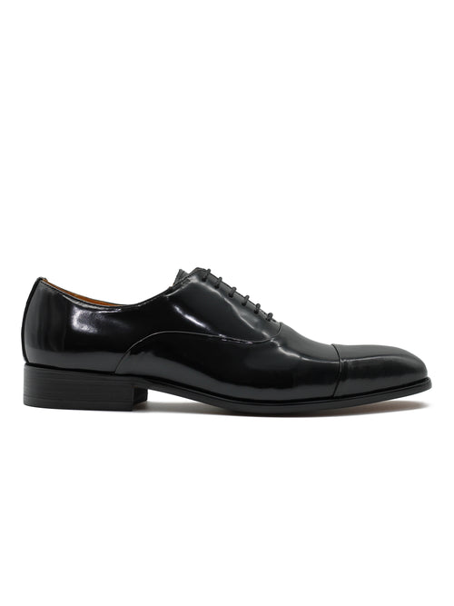 TOE CAP OXFORDS IN BLACK PATENT LEATHER