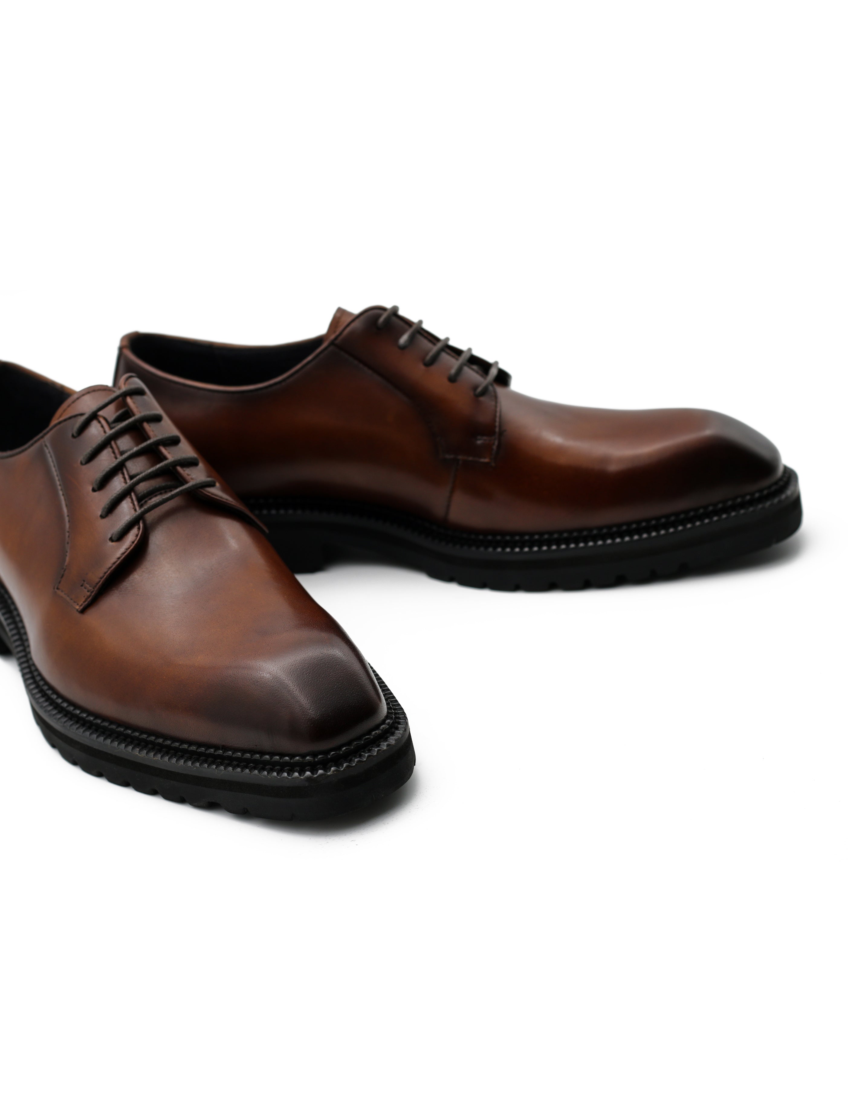 BROWN POLISHED LEATHER DERBY SHOES – CHISEL TOE – LUG SOLE