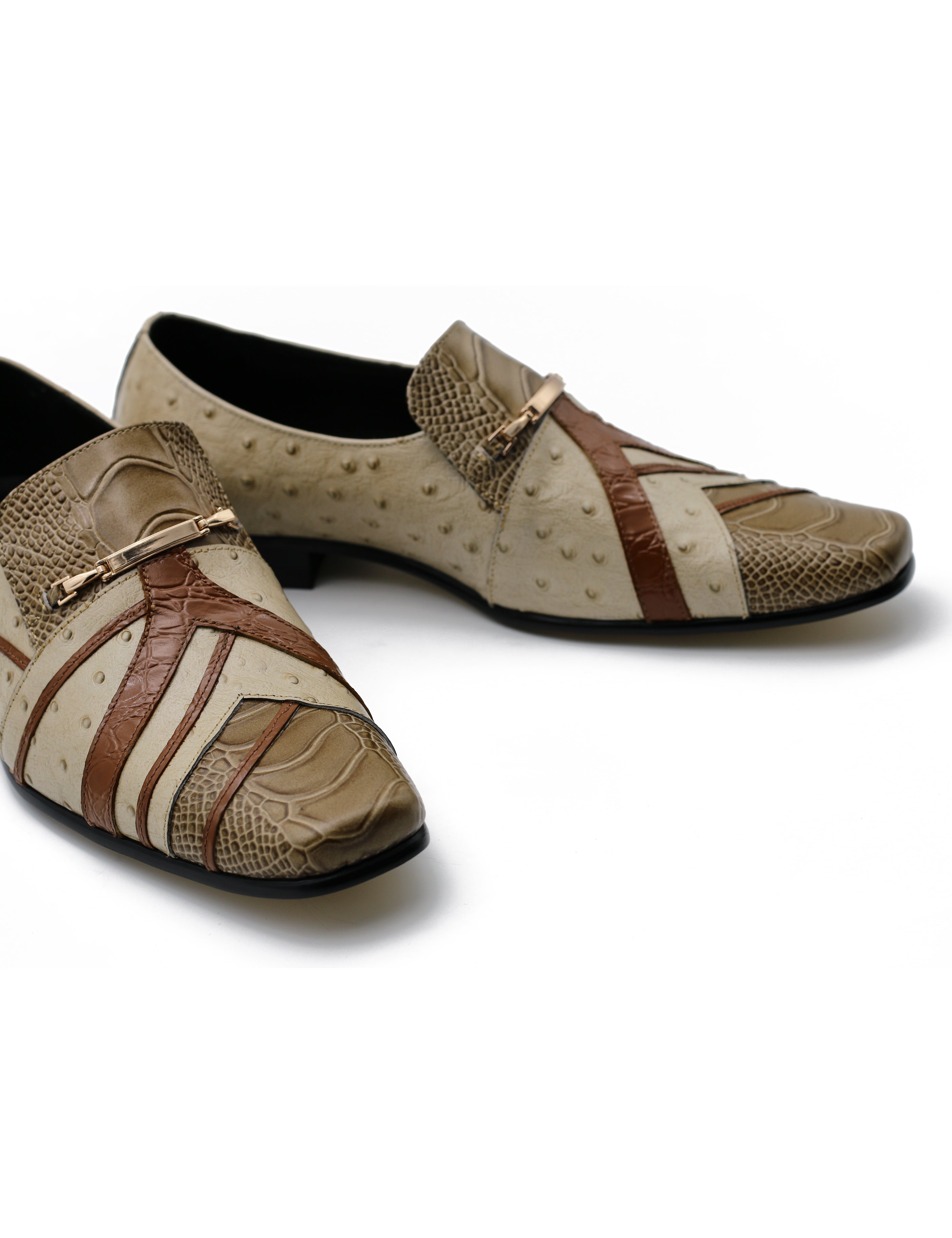 Cremefarbene Schuhe aus echtem Leder mit Schnalle