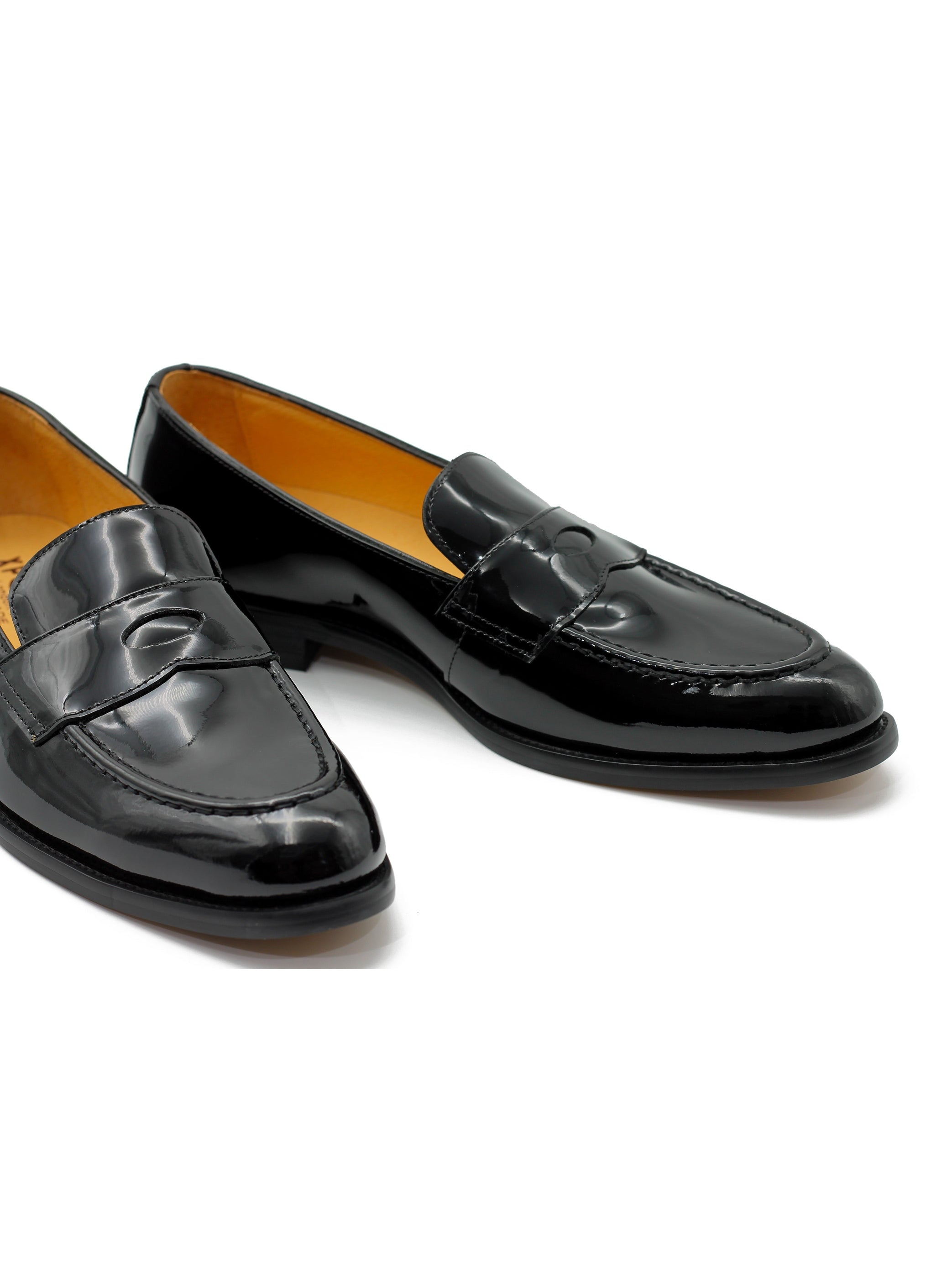 SCHWARZER PENNYLOAFER AUS LACKLEDER