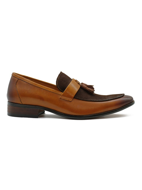 Hellbrauner Leder- und Wildleder-Quasten-Loafer