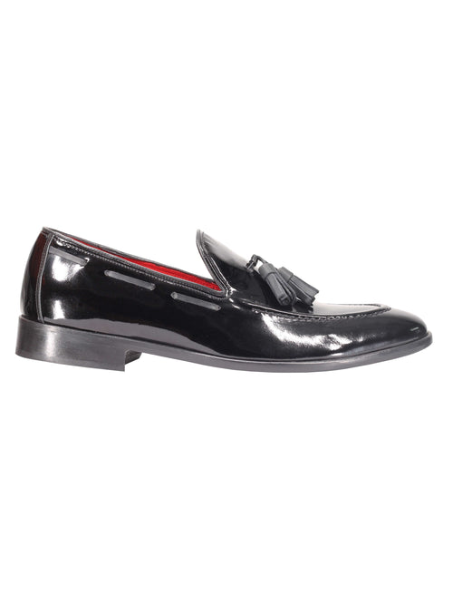 SCHWARZE LOAFERS AUS GLÄNZENDEM LEDER MIT QUASTEN