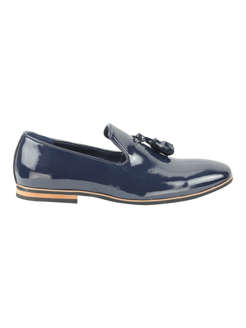 GLÄNZENDE SLIP-ON-SCHUHE AUS KUNSTLEDER IN MARINEBLAU